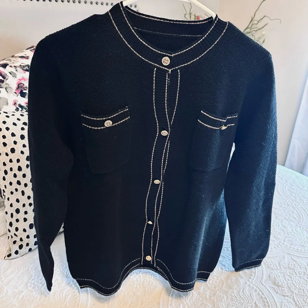 SALE!  Vsadsau 100% Merino Wool Crewneck Cardigan Sweater size Medium - Picture 2 of 3